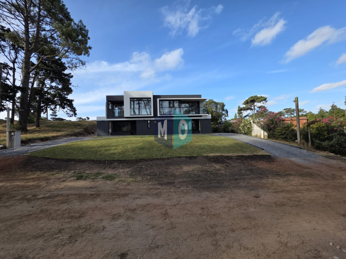 Casa ID.1105 - Casa a estrenar 3 Dorimtorios 100mt Mar 40 playa mansa