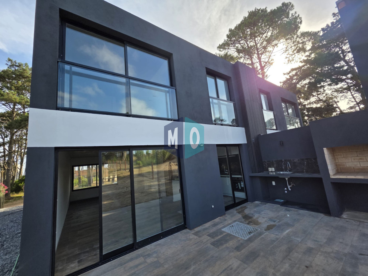 Casa ID.1105 - Casa a estrenar 3 Dorimtorios 100mt Mar 40 playa mansa