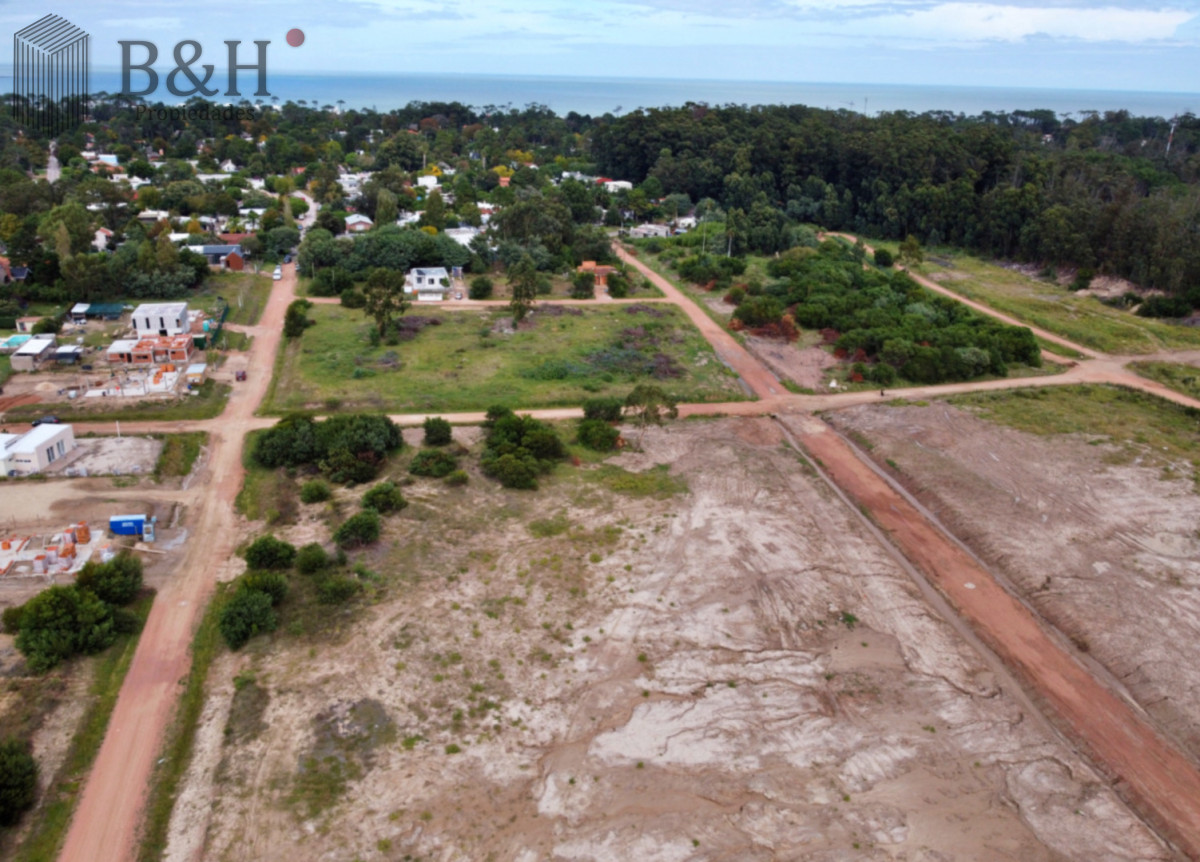 Terreno de 600m2 Financia Jardines de Pinares - Ultimo lote - BYH7516T