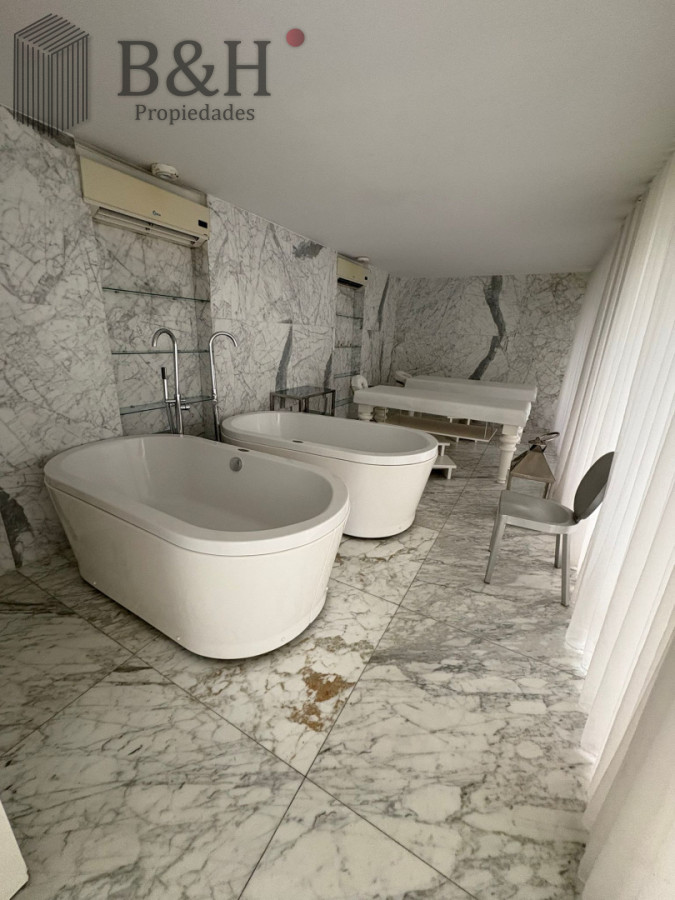 Apartamento ID.6244 - 1 Dormitorio de lujo Frente Punta a Shopping servicio Playa