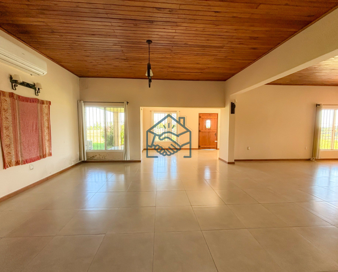 Chacra ID.1563/Chacra-24.779-m2-con-Challet-de-425m2-en-Zona-Residencial- - Chacra 24.779 m2 con Challet de 425m2 en Zona Residencial 