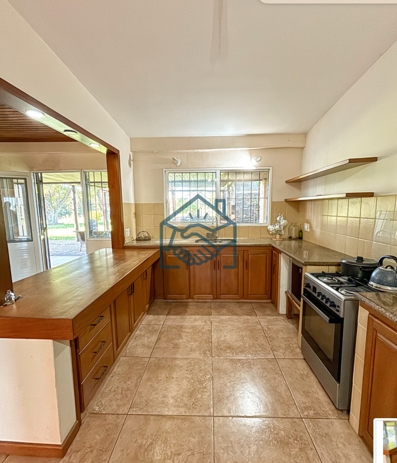 Chacra ID.1563/Chacra-24.779-m2-con-Challet-de-425m2-en-Zona-Residencial- - Chacra 24.779 m2 con Challet de 425m2 en Zona Residencial 