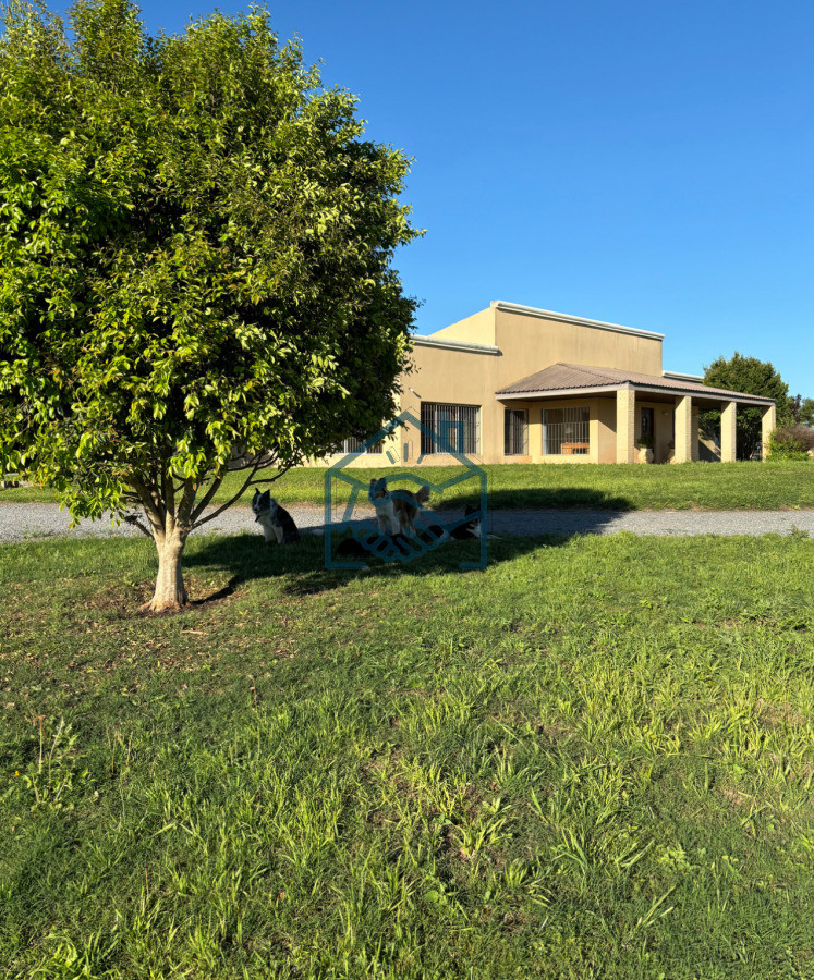 Chacra ID.1563/Chacra-24.779-m2-con-Challet-de-425m2-en-Zona-Residencial- - Chacra 24.779 m2 con Challet de 425m2 en Zona Residencial 