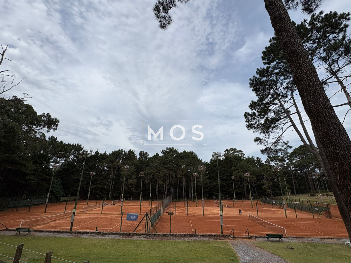 Casa ID.3257 - Chalet en Tenis Ranch en Alquiler Anual 3200 usd 