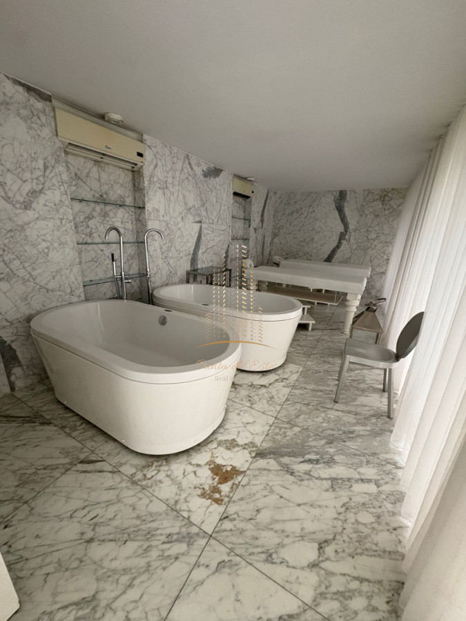 Apartamento ID.1089 - Apartamento en venta en Punta del Este, excelentes servicios!