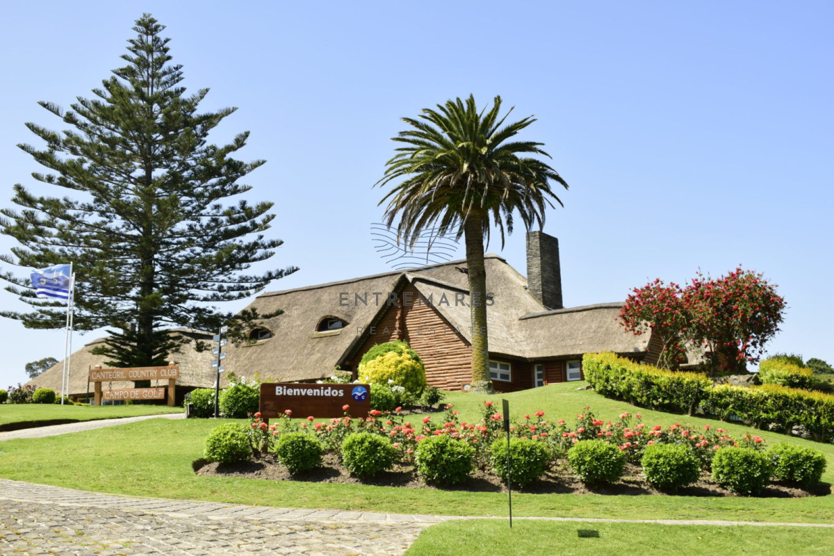 Terreno ID.355 - Terreno Frente al club de Golf 8400 m2