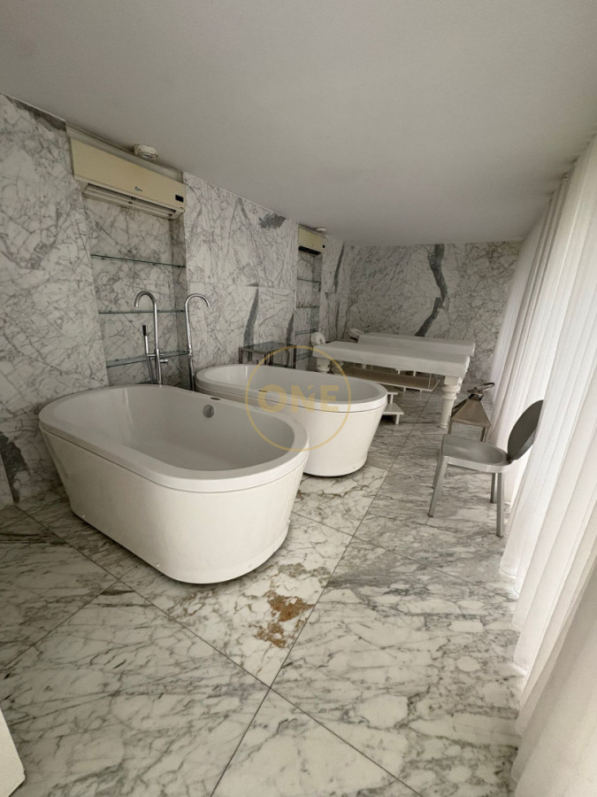 Apartamento ID.2056 - 1 Dormitorio de lujo Frente Punta a Shopping servicio Playa