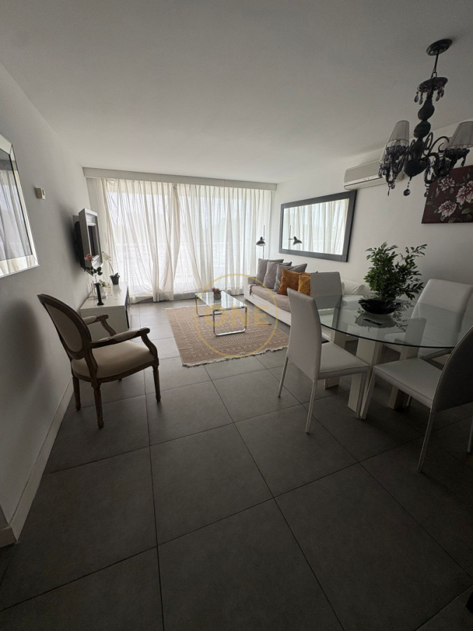 Apartamento ID.2056 - 1 Dormitorio de lujo Frente Punta a Shopping servicio Playa