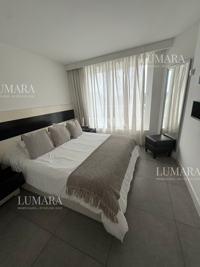 Apartamento ID.3215 - 1 Dormitorio de lujo Frente Punta a Shopping servicio Playa
