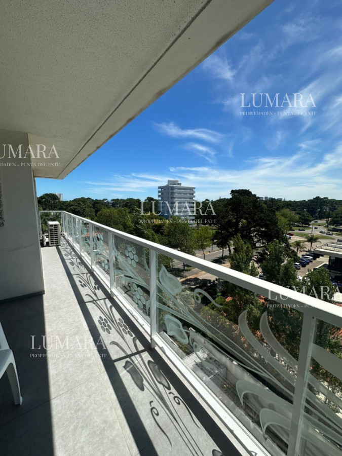 Apartamento ID.3215 - 1 Dormitorio de lujo Frente Punta a Shopping servicio Playa