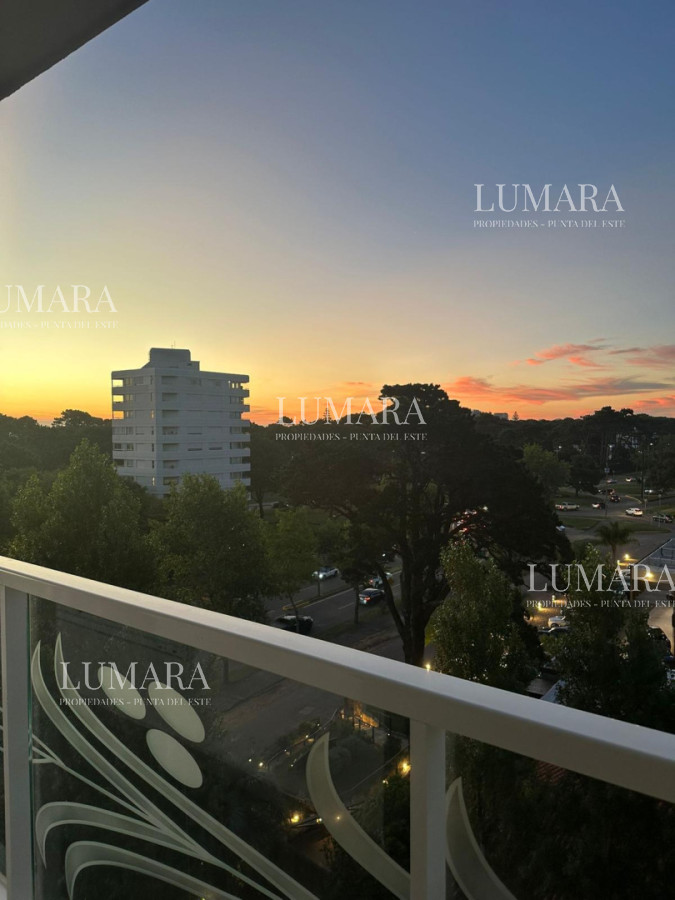 Apartamento ID.3215 - 1 Dormitorio de lujo Frente Punta a Shopping servicio Playa