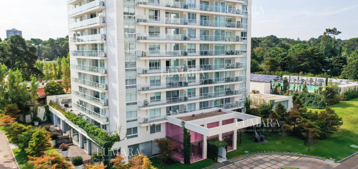 Apartamento ID.3215 - 1 Dormitorio de lujo Frente Punta a Shopping servicio Playa