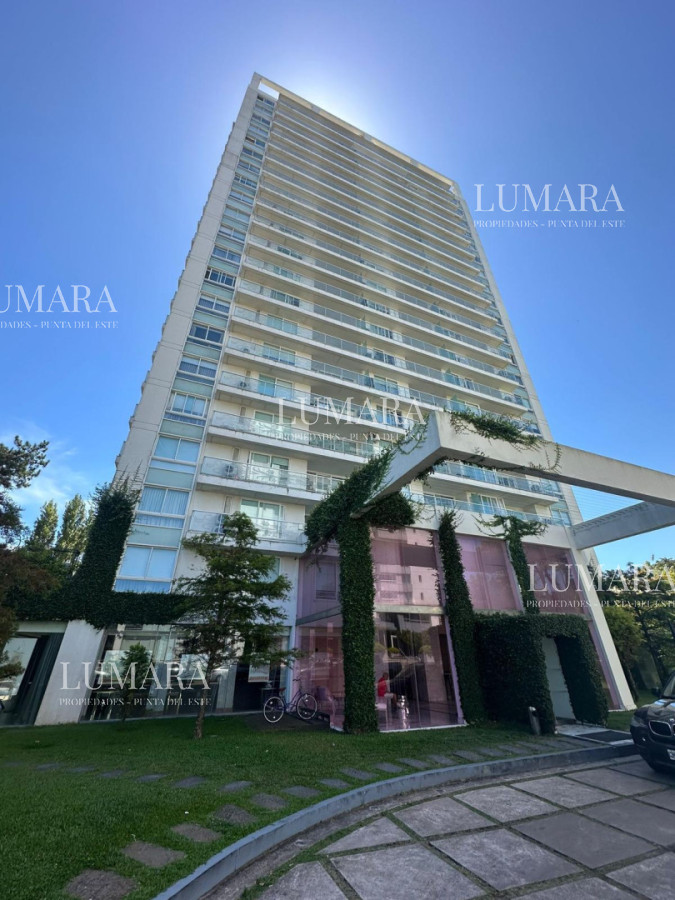 Apartamento ID.3215 - 1 Dormitorio de lujo Frente Punta a Shopping servicio Playa