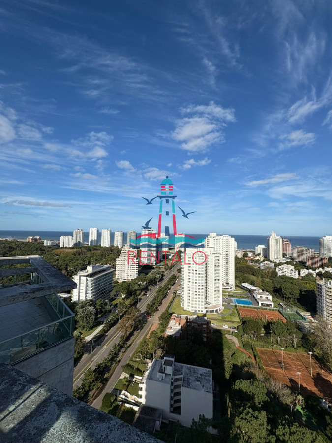Apartamento ID.257 - Apartamento de 2 dormitorios  en venta Punta del Este con excelentes vistas y amenities
