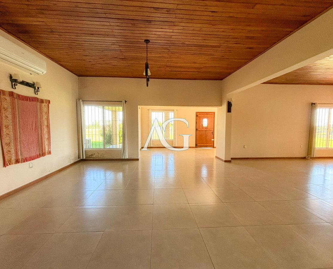 Chacra ID.180 - Chacra 24.779 m2 con Challet de 425m2 en Zona Residencial 