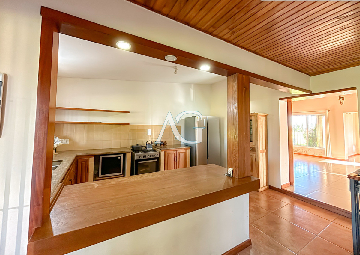 Chacra ID.180 - Chacra 24.779 m2 con Challet de 425m2 en Zona Residencial 