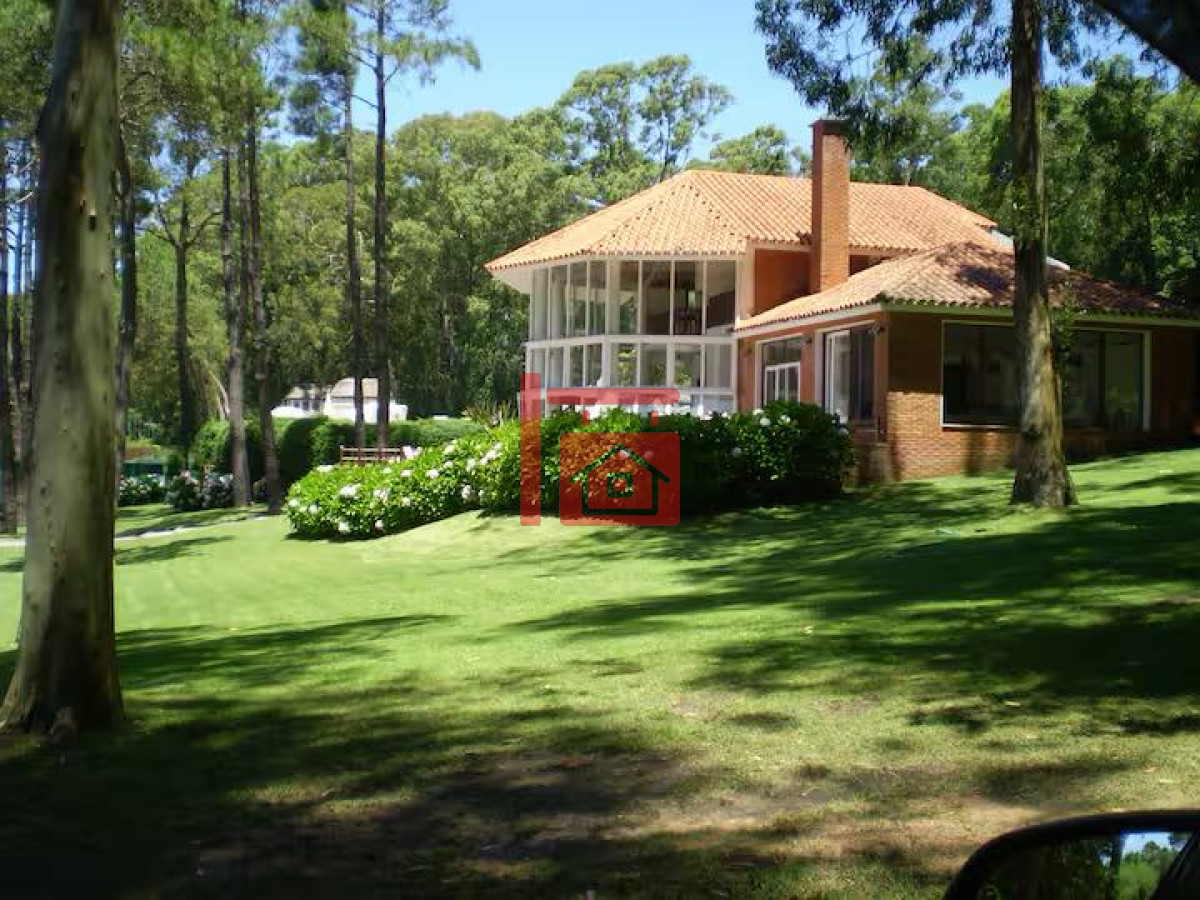 Casa ID.111 - Chalet en Tenis Ranch en Alquiler Anual 3500 usd 