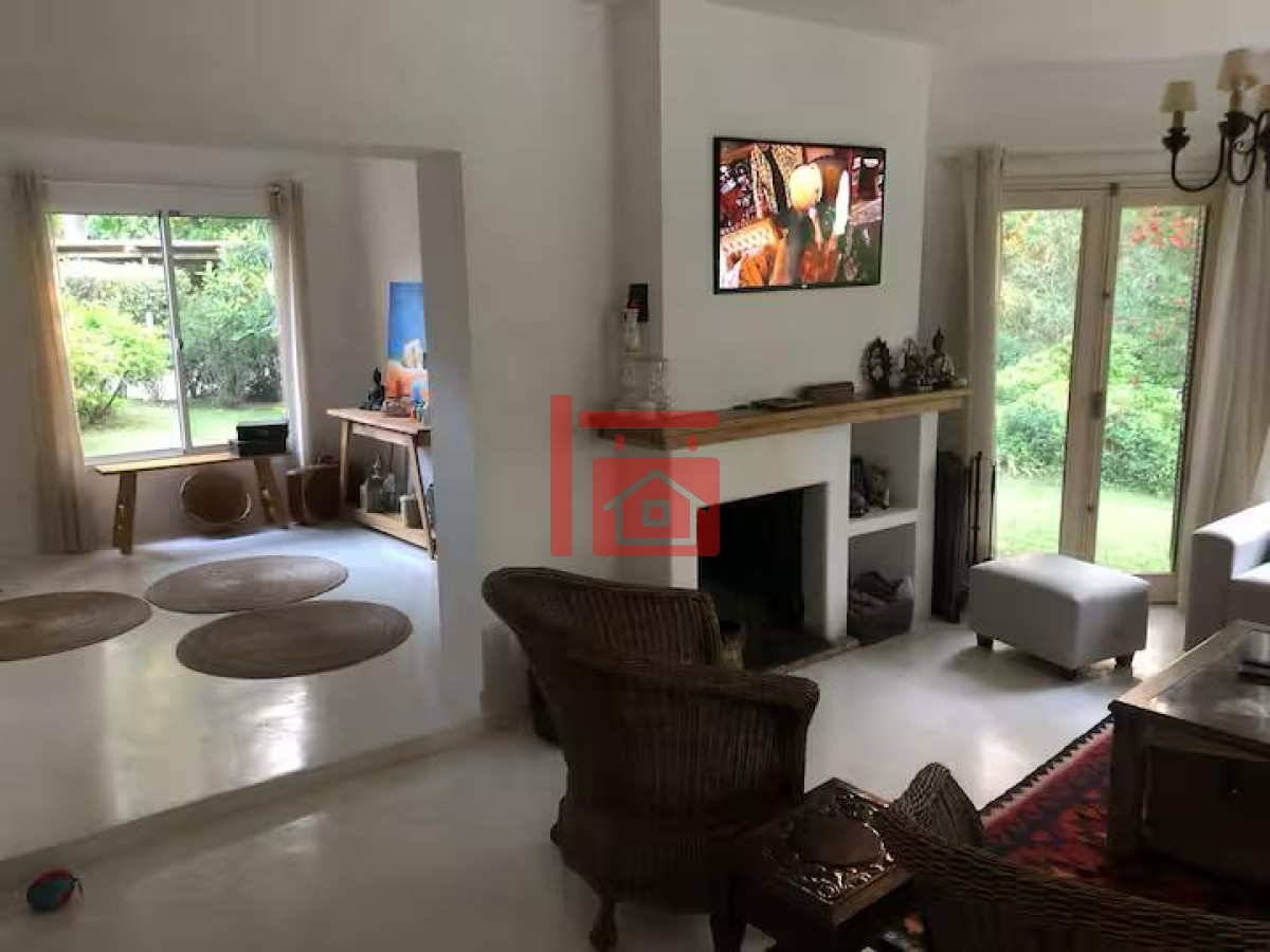 Casa ID.111 - Chalet en Tenis Ranch en Alquiler Anual 3500 usd 