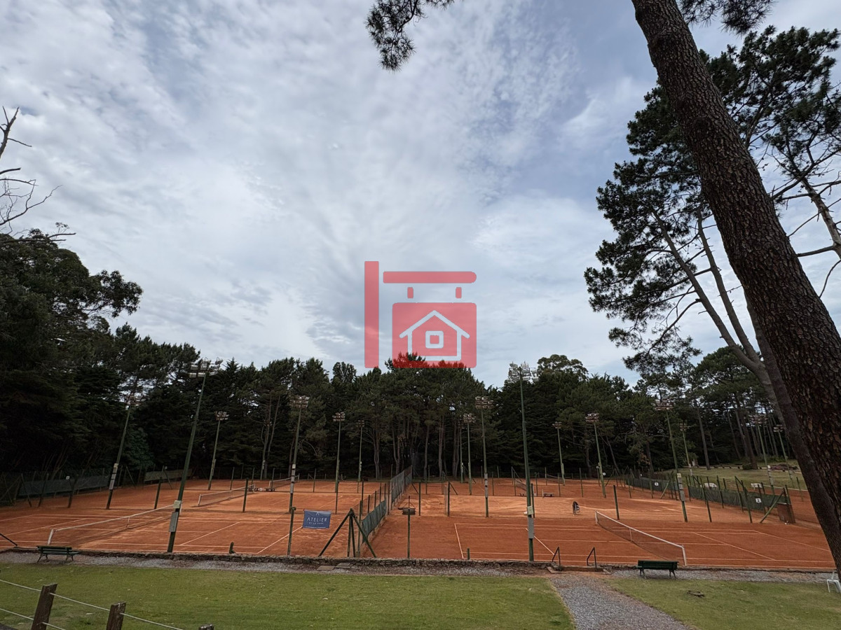 Casa ID.111 - Chalet en Tenis Ranch en Alquiler Anual 3500 usd 