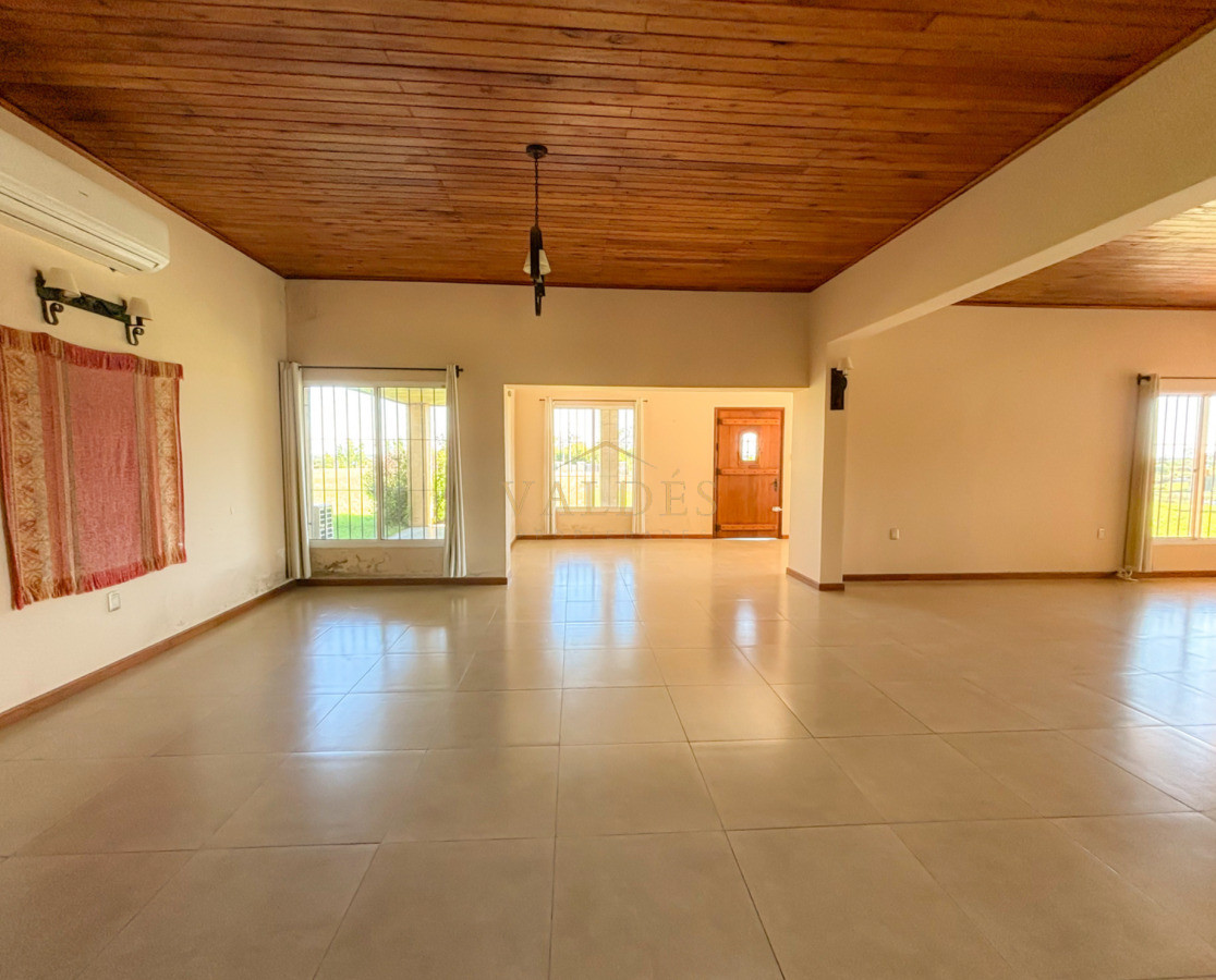 Chacra ID.5024 - Chacra 24.779 m2 con Challet de 425m2 en Zona Residencial 