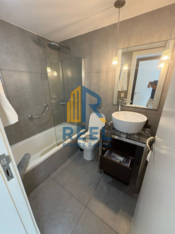 Apartamento ID.240 - 1 Dormitorio de lujo Frente Punta a Shopping servicio Playa