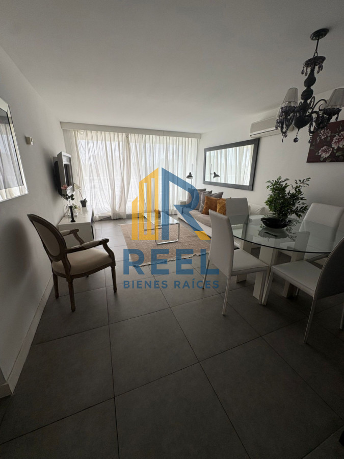 Apartamento ID.240 - 1 Dormitorio de lujo Frente Punta a Shopping servicio Playa