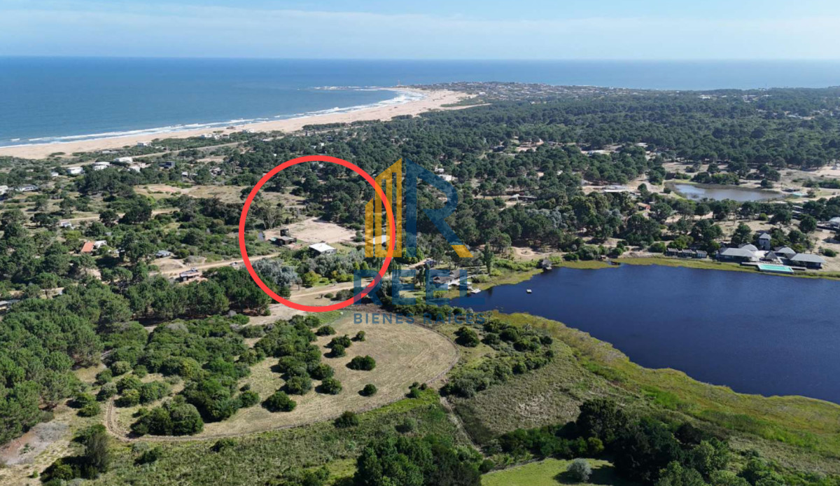 Casa ID.571 - Casa de 3 dormitorios más servicio y playroom con piscina privada en José Ignacio