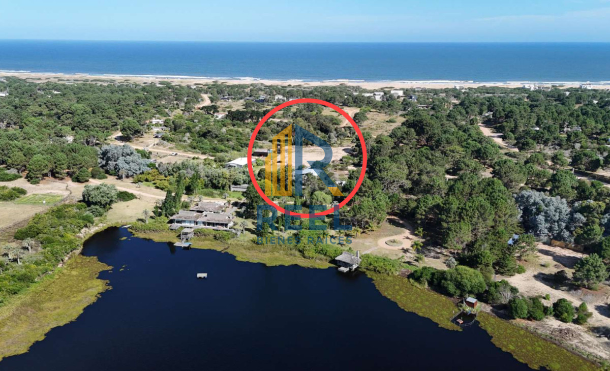 Casa ID.571 - Casa de 3 dormitorios más servicio y playroom con piscina privada en José Ignacio