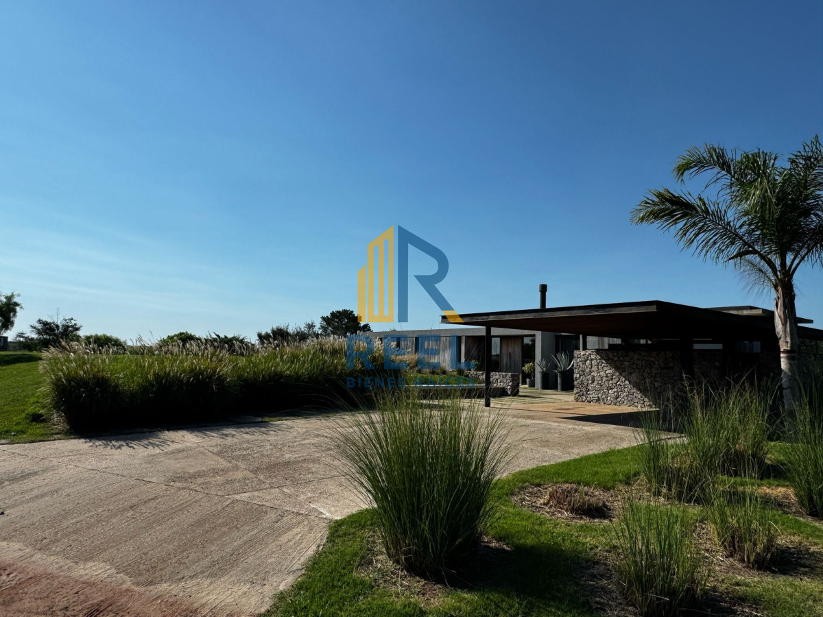 Casa ID.218 - 🏡 Propiedad Exclusiva en Carmelo Golf & Resort