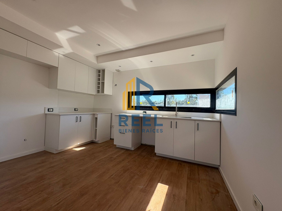 Casa ID.534 - Casa de Diseño a Estrenar - 2 Dormitorios 2 Plantas Gran metraje Parrillero