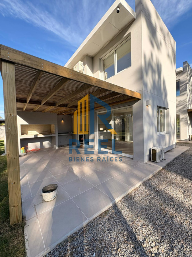 Casa ID.257 - Casa a Estrenar Jardines de Cordoba sobre Avenida 3 Dorimtorios