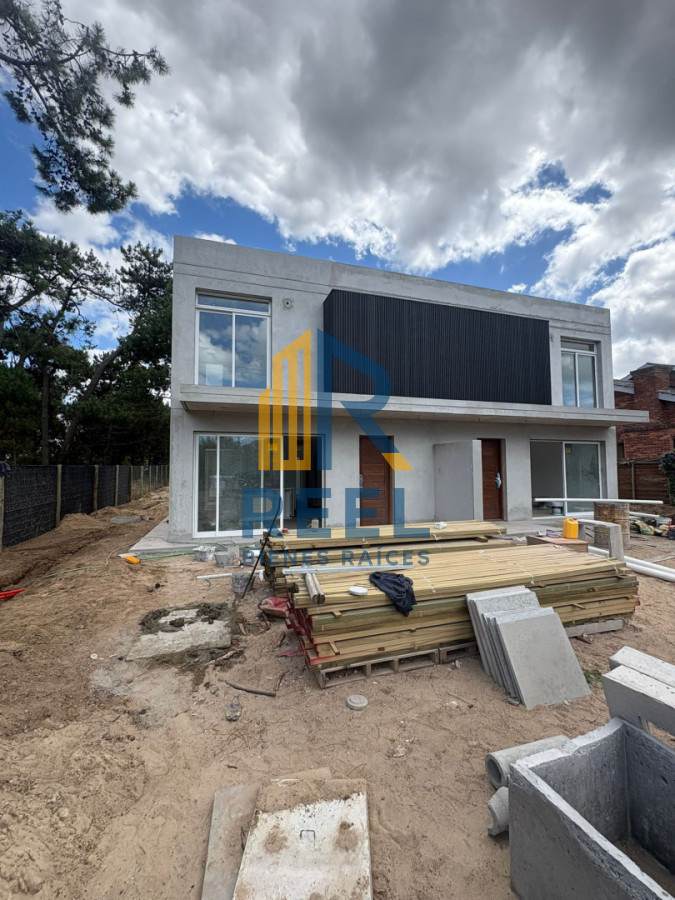 Casa ID.257 - Casa a Estrenar Jardines de Cordoba sobre Avenida 3 Dorimtorios