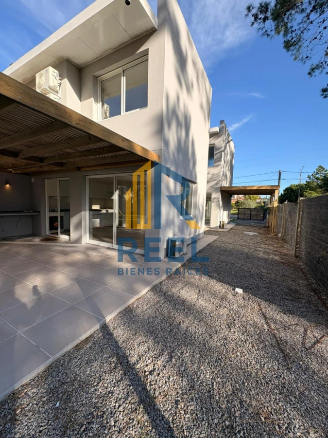 Casa ID.257 - Casa a Estrenar Jardines de Cordoba sobre Avenida 3 Dorimtorios