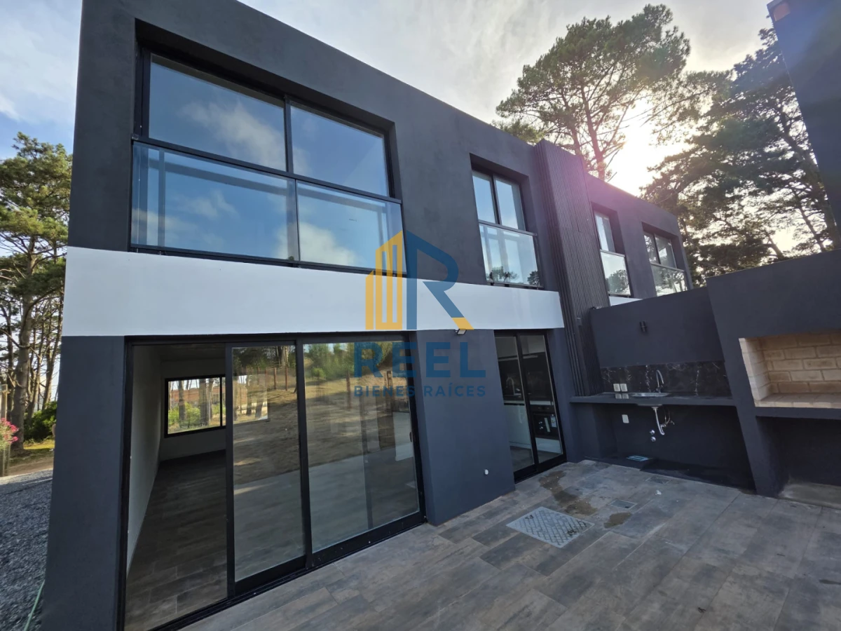 Casa ID.251 - Casa a estrenar 3 Dorimtorios 100mt Mar 40 playa mansa