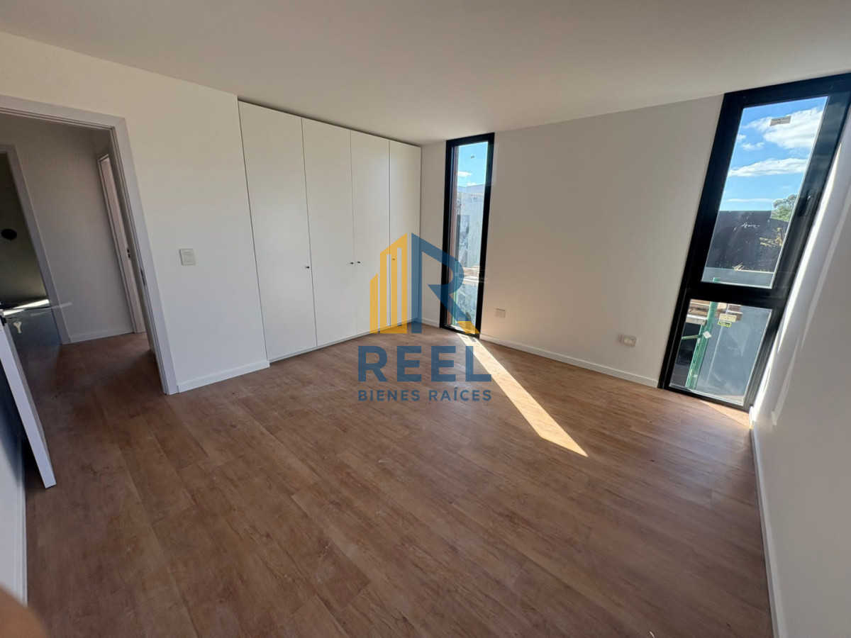 Casa ID.534 - Casa de Diseño a Estrenar - 2 Dormitorios 2 Plantas Gran metraje Parrillero