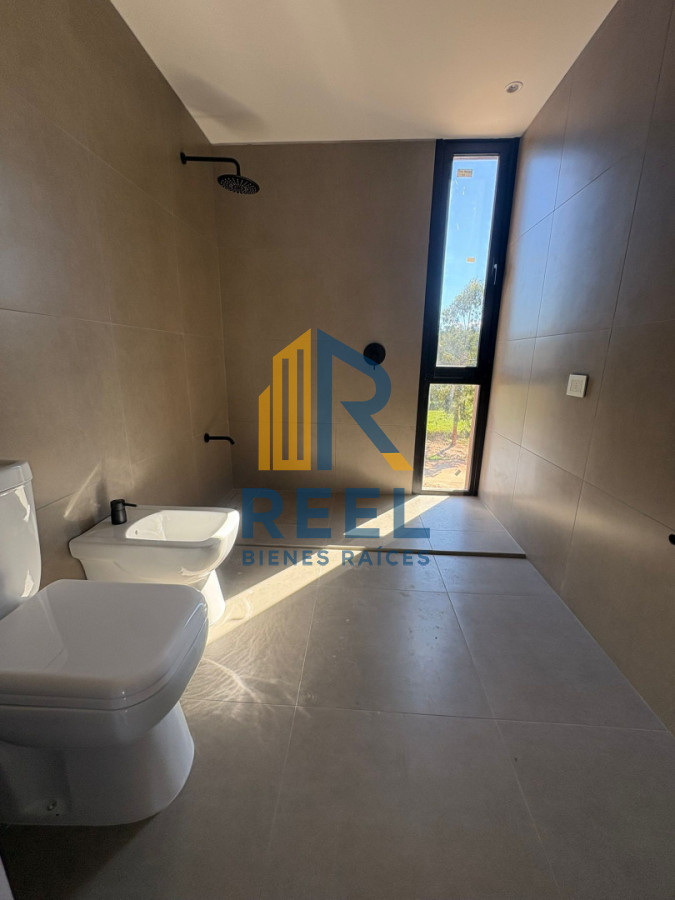 Casa ID.534 - Casa de Diseño a Estrenar - 2 Dormitorios 2 Plantas Gran metraje Parrillero
