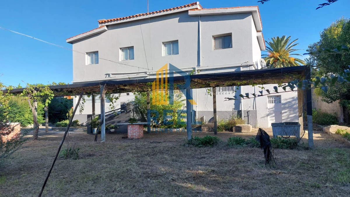 Casa ID.167 - Chalet de 300m2 con terreno de 2020m2 en 18 Julio Paso de los Toros