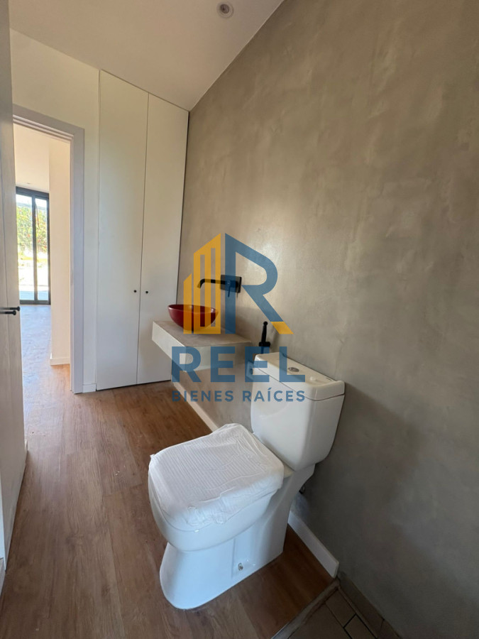 Casa ID.534 - Casa de Diseño a Estrenar - 2 Dormitorios 2 Plantas Gran metraje Parrillero