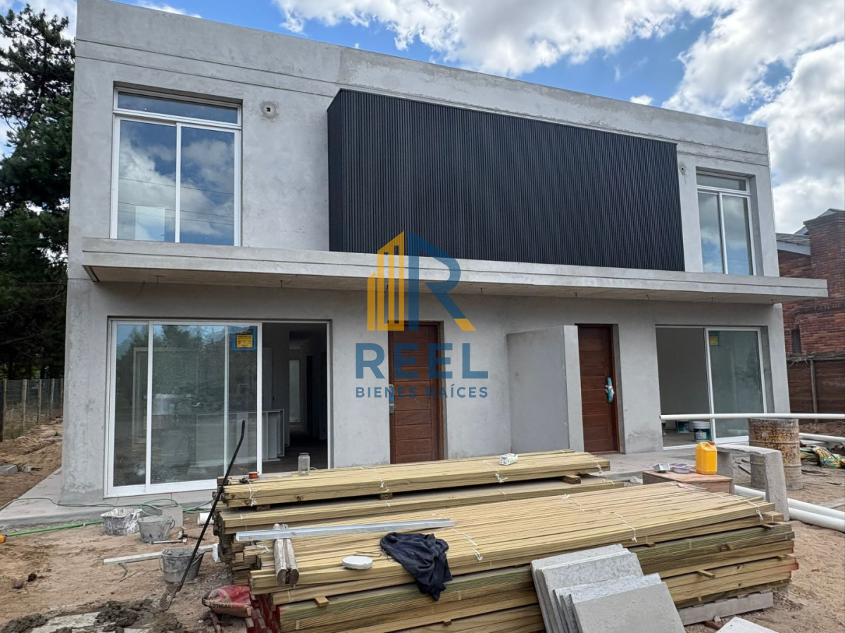 Casa ID.257 - Casa a Estrenar Jardines de Cordoba sobre Avenida 3 Dorimtorios