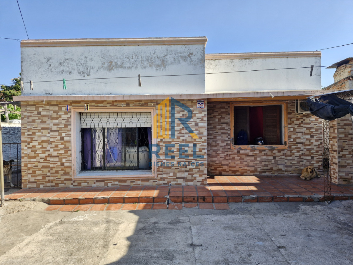 Casa ID.182 - casa 3 dormitorio 1 baño y apartamento en frente