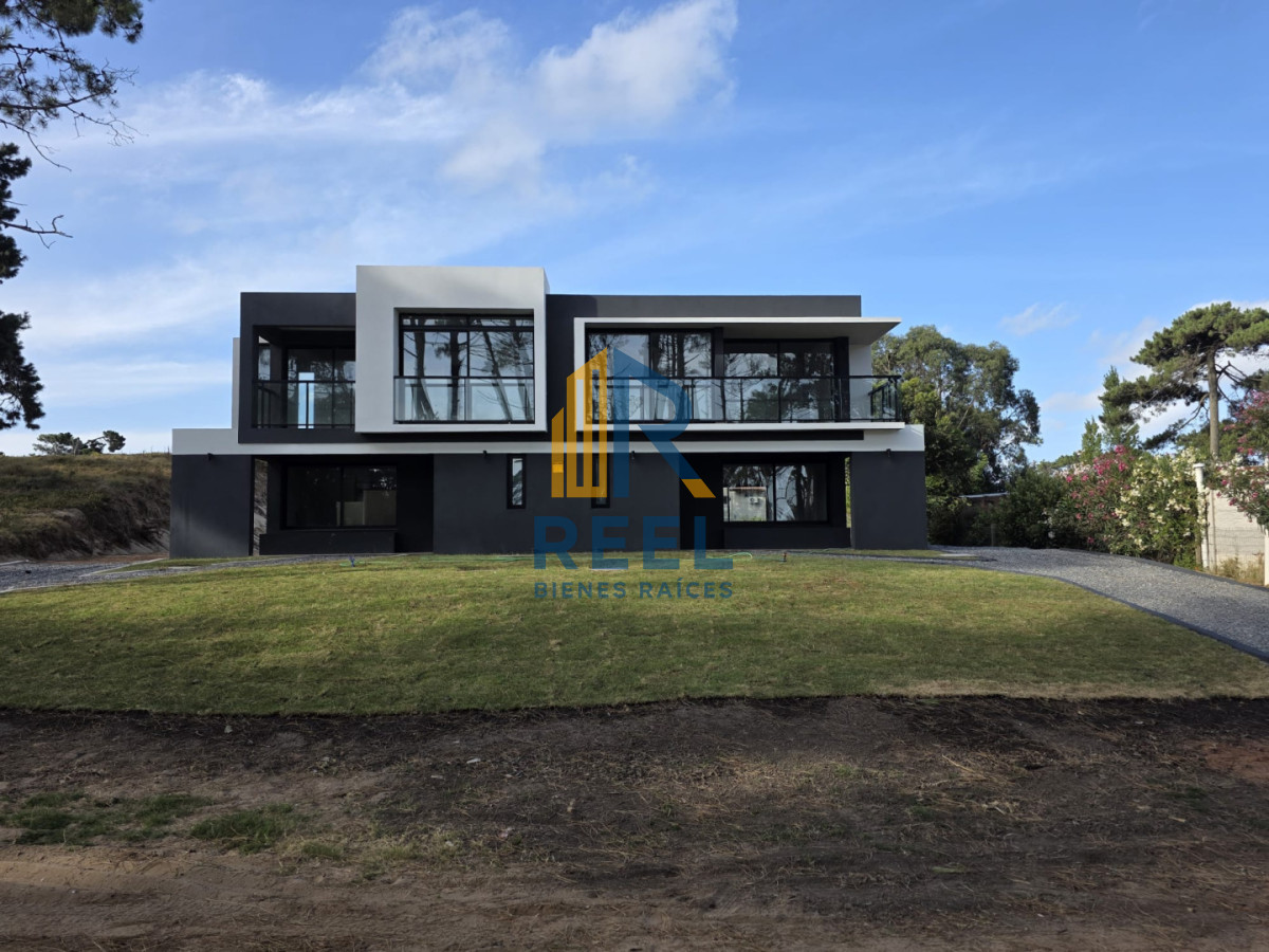 Casa ID.251 - Casa a estrenar 3 Dorimtorios 100mt Mar 40 playa mansa