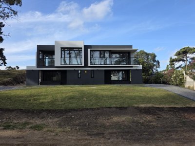 Casa a estrenar 3 Dorimtorios 100mt Mar 40 playa mansa