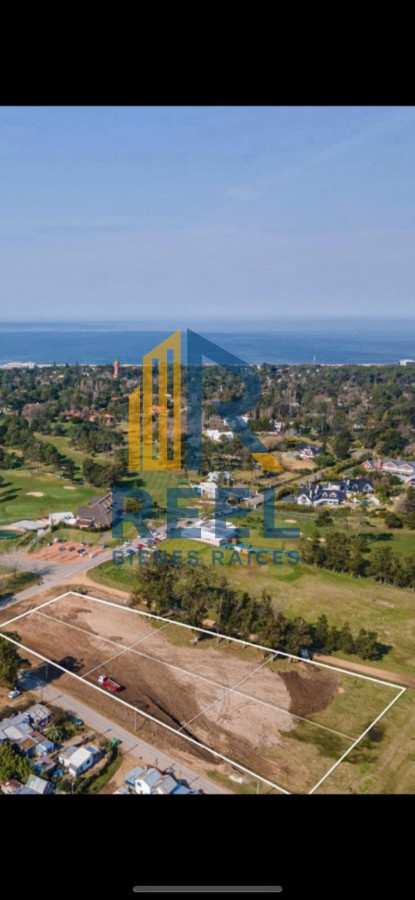 Terreno ID.3 - Terreno Frente al club de Golf 8400 m2