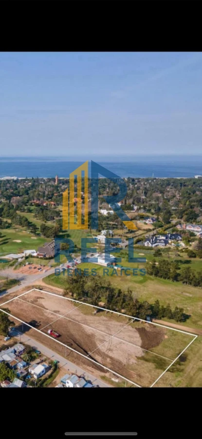 Terreno ID.3 - Terreno Frente al club de Golf 8400 m2
