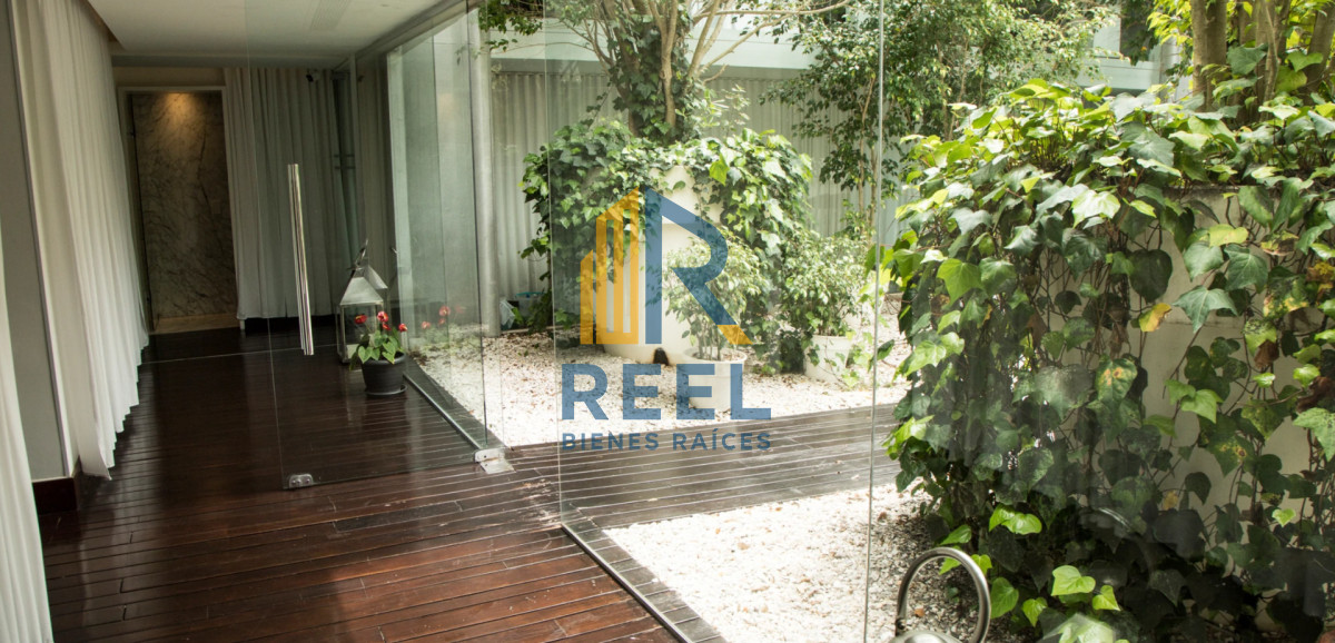 Apartamento ID.240 - 1 Dormitorio de lujo Frente Punta a Shopping servicio Playa