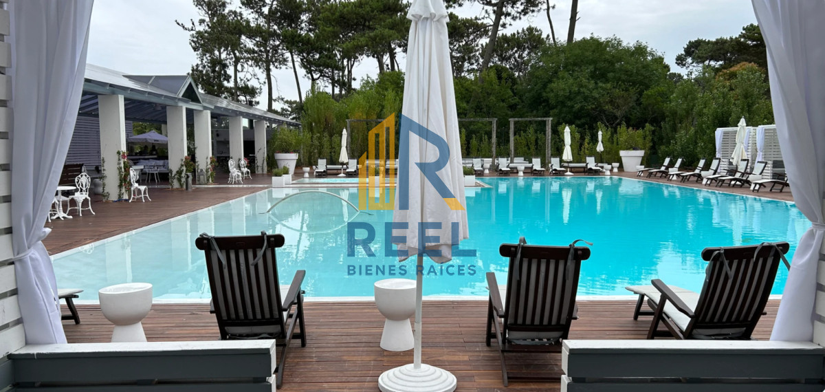 Apartamento ID.240 - 1 Dormitorio de lujo Frente Punta a Shopping servicio Playa