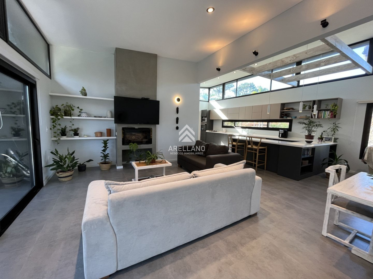 Casa ID.6194 - Venta casa 3 Dormitorios en Lugano, Punta del Este