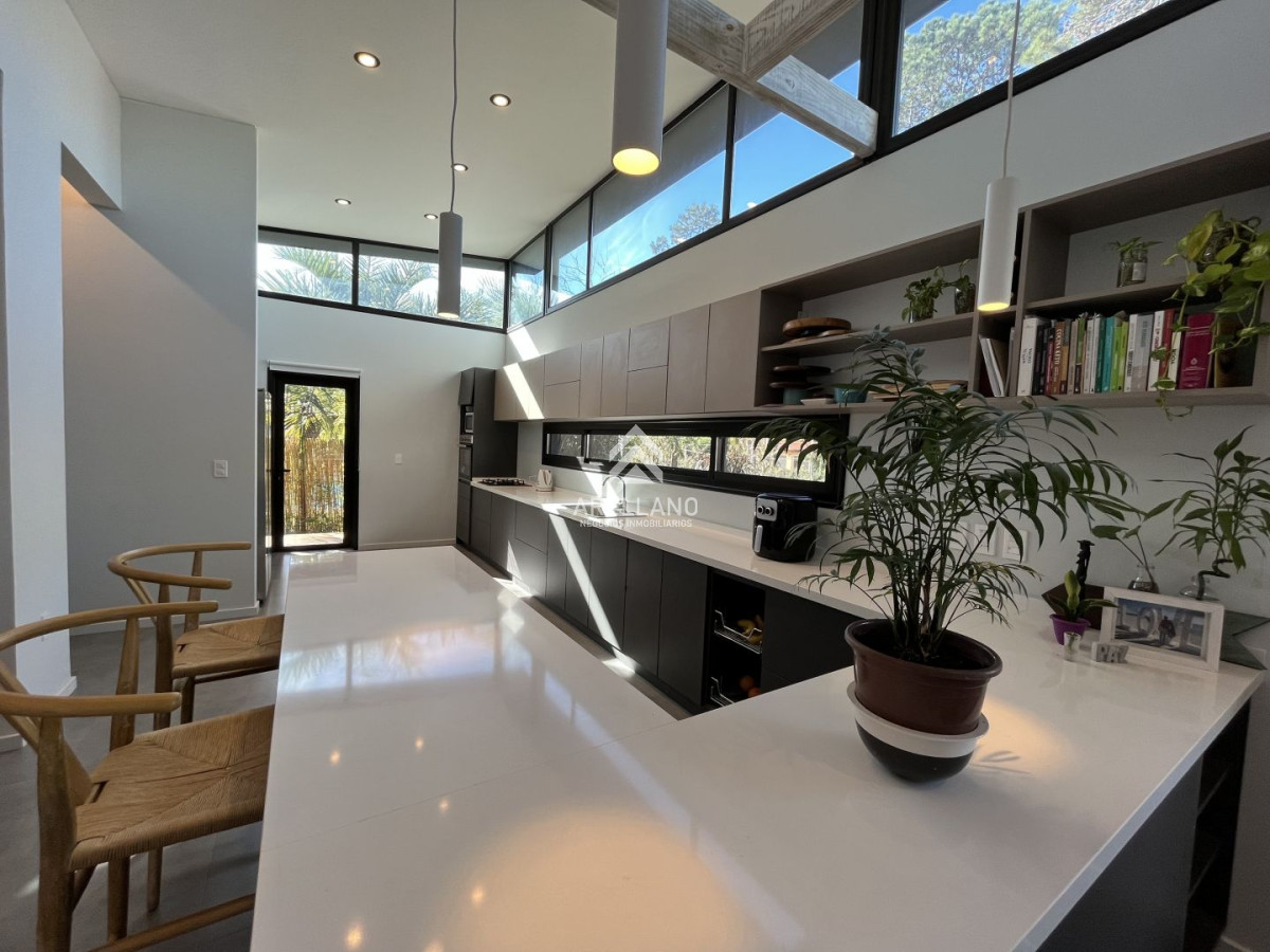 Casa ID.6194 - Venta casa 3 Dormitorios en Lugano, Punta del Este