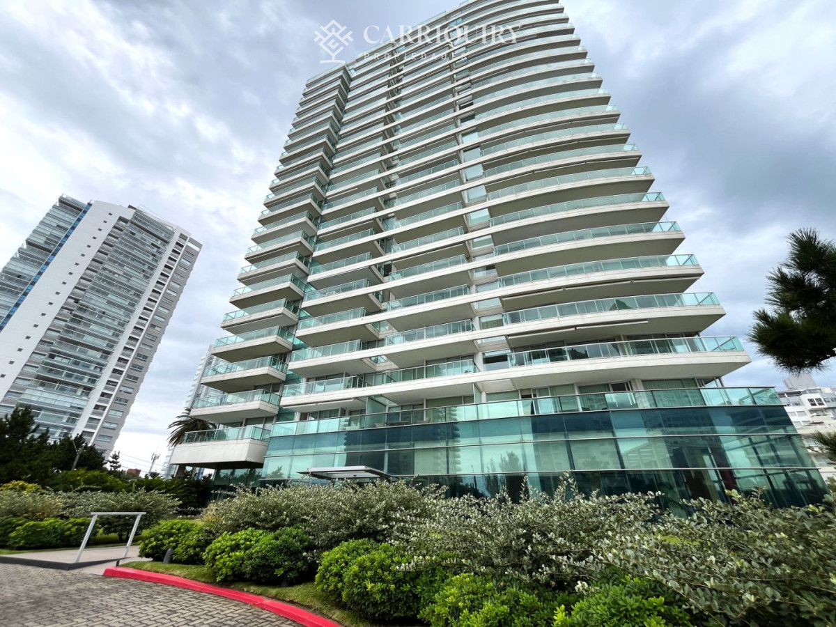 Apartamento ID.10351 - Apartamento en Venta 2 dormitorios Playa Mansa, Edificio Gala Tower