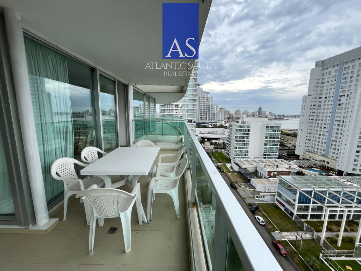 Apartamento ID.4658 - ATorre de categoría 2a linea frente al mar moderno con parrillero propio Playa Mansa Punta del Este